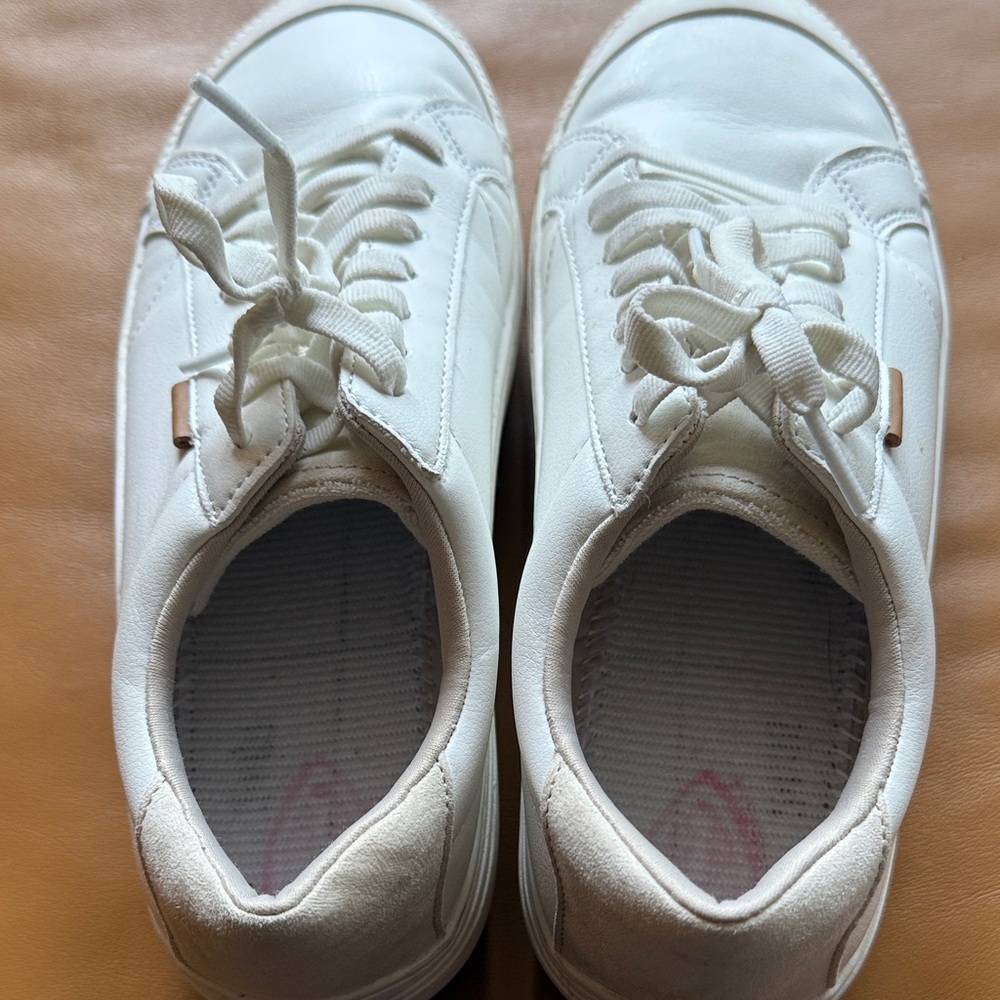 Dr. Scholl's Cream Sneakers - Picture 4 of 5